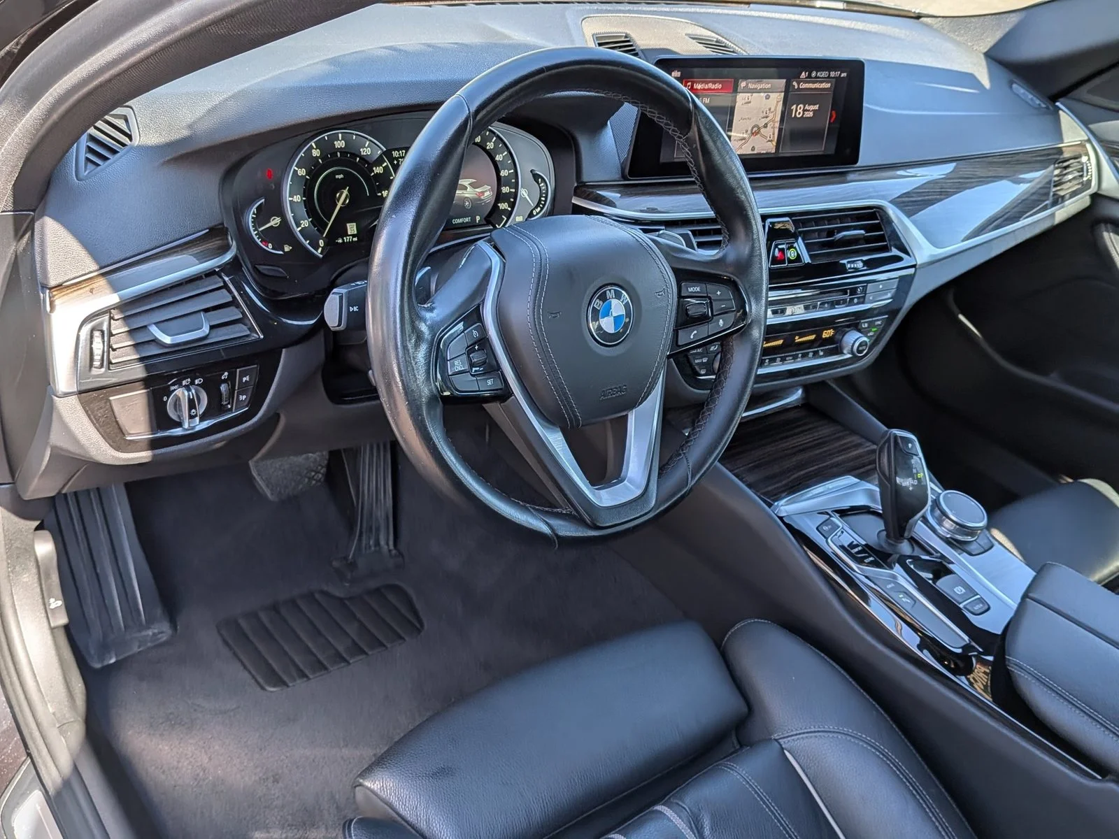 Used 2019 Dark Graphite Metallic BMW 530e iPerformance image 10