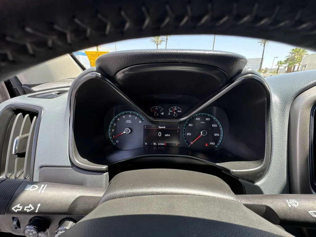 Used 2022 Gray Chevrolet Z71 image 11