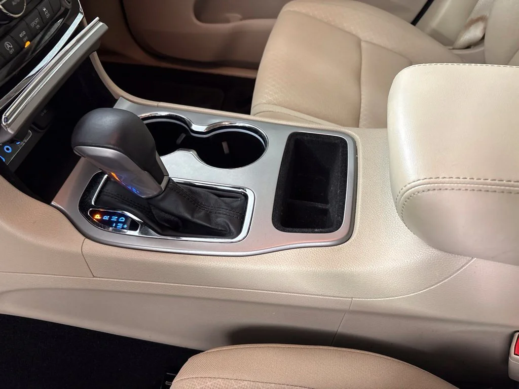Used 2022 Black Jeep Laredo E image 37