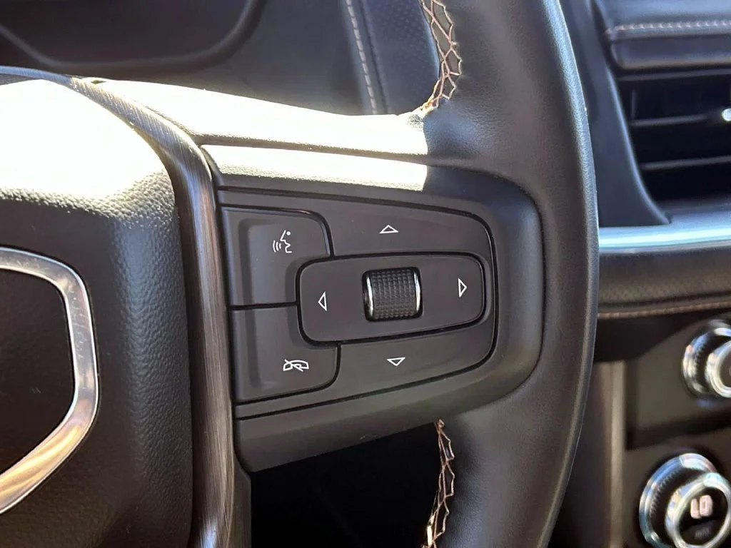 Used 2023 White Frost GMC AT4 image 31