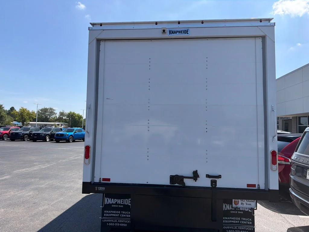 New 2027 Oxford White Ford E-350 SRW image 4