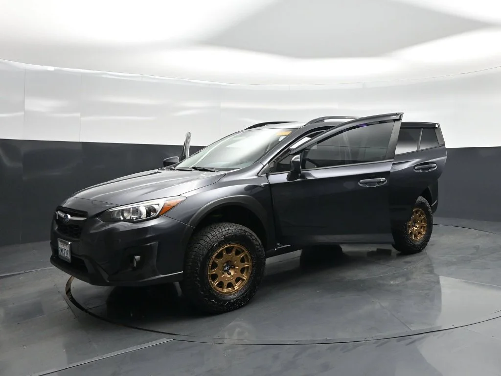 Used 2019 Gray Subaru 2.0i Premium image 29