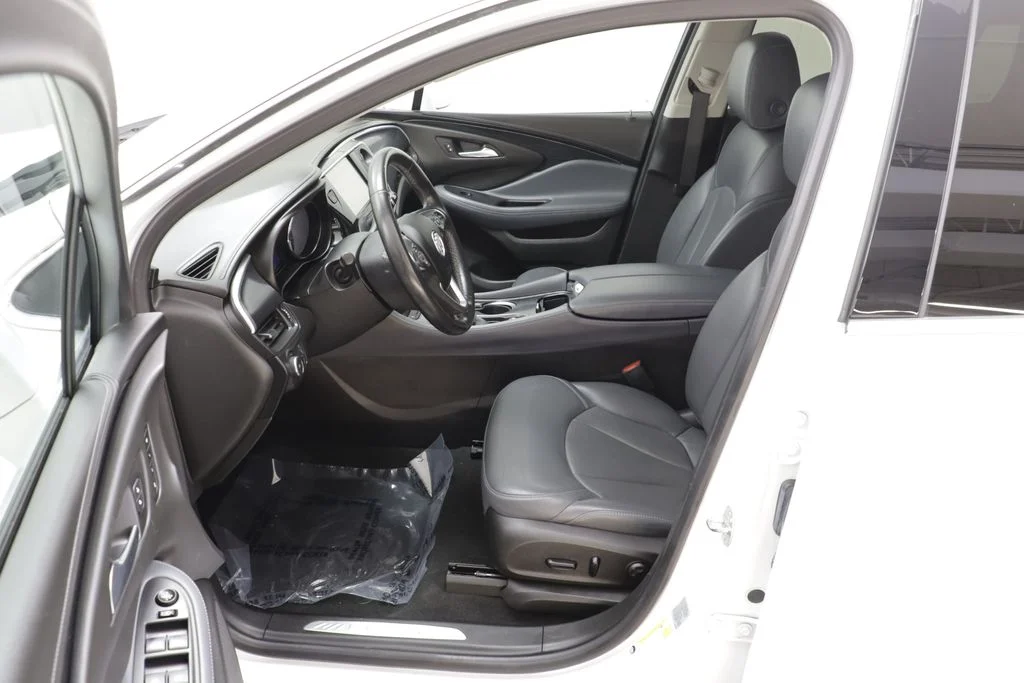 Used 2020 Summit White Buick Essence image 6