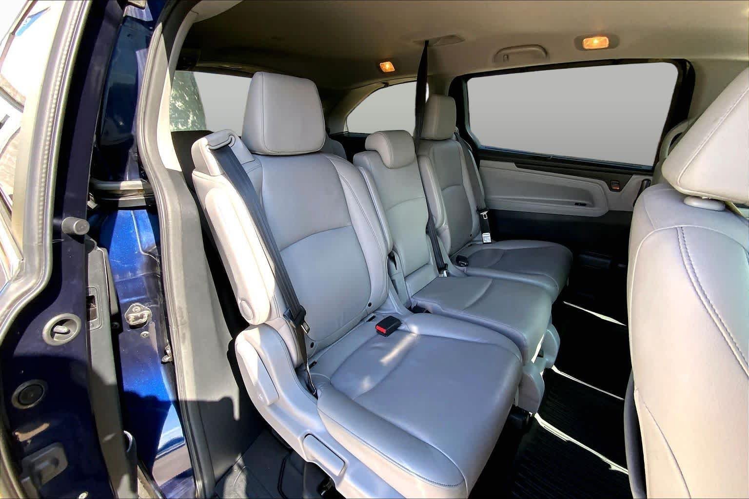 Used 2022 Obsidian Blue Pearl Honda EX-L image 19