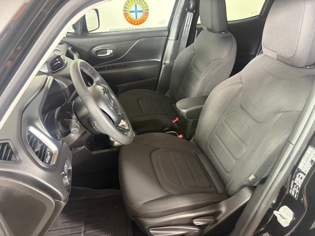 Used 2022 Black Jeep Latitude image 11