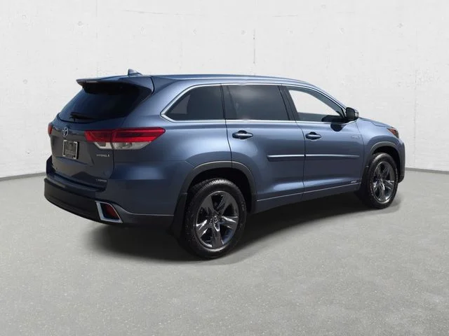 Used 2018 Shoreline Mist Toyota Limited Platinum image 5