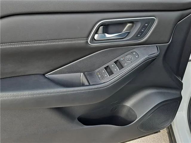 Used 2024 Everest White Pearl Nissan Platinum image 15