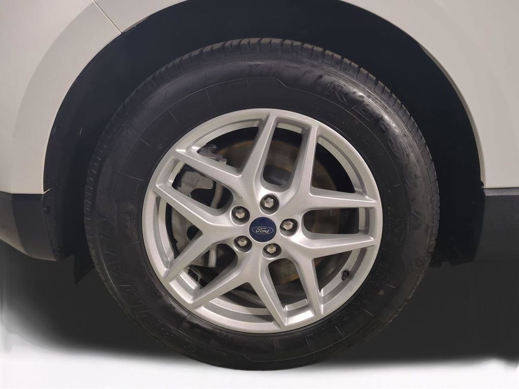 Used 2022 White Ford SEL image 11