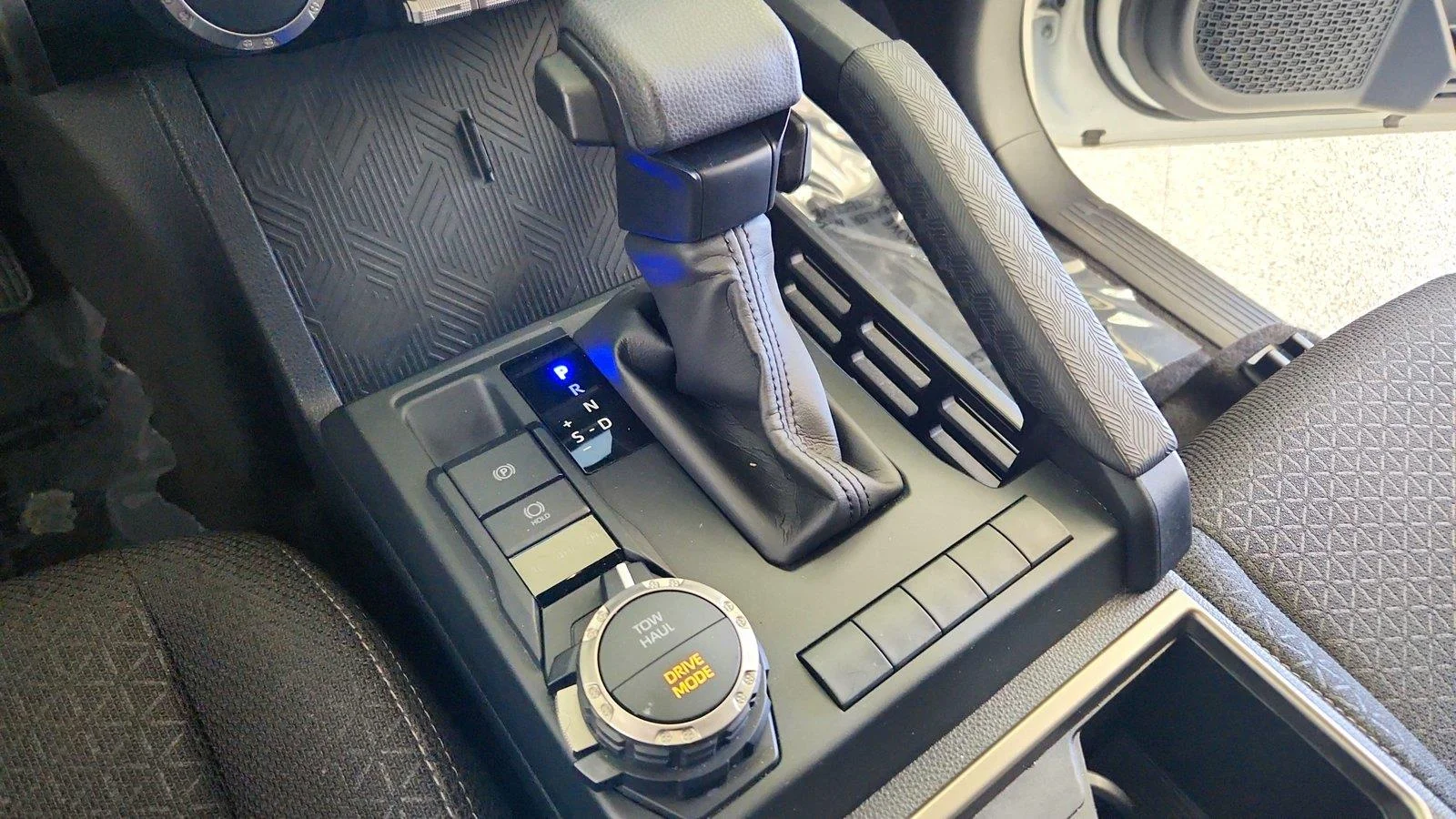 Used 2025 Ice Cap Toyota SR5 image 19