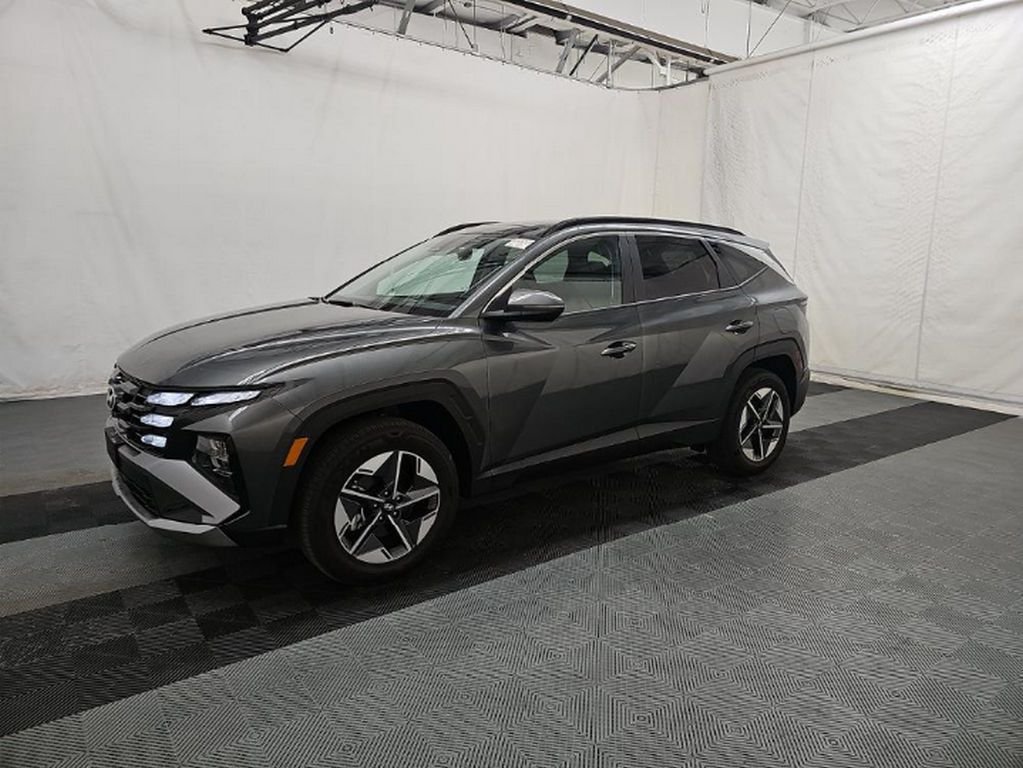 Used 2025 Gray Hyundai SEL Convenience image 2