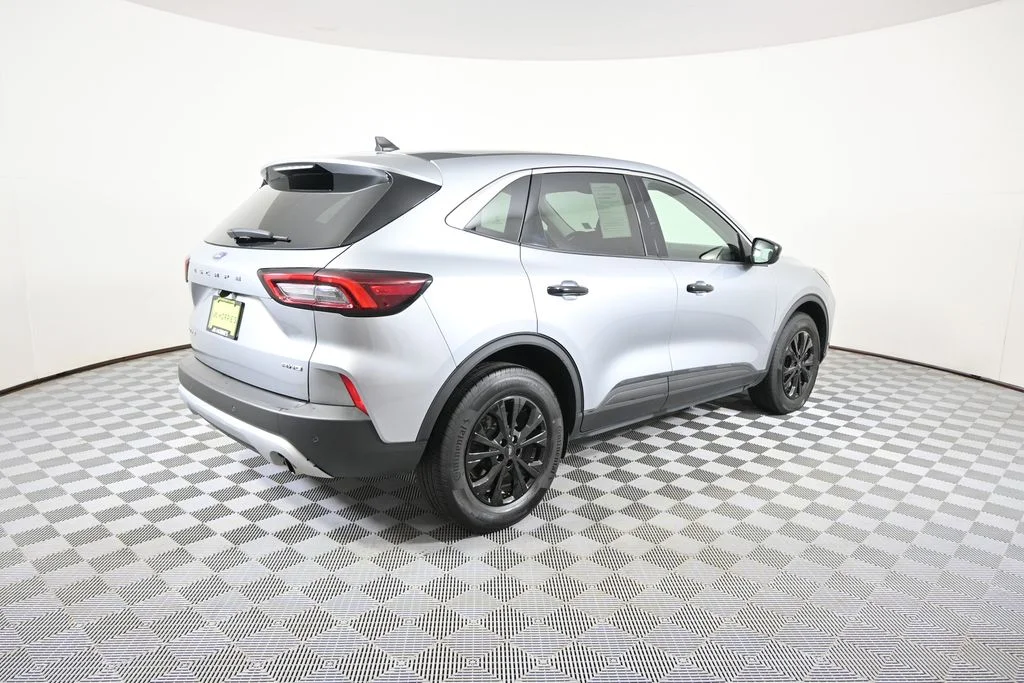 Used 2023  Ford Active image 6