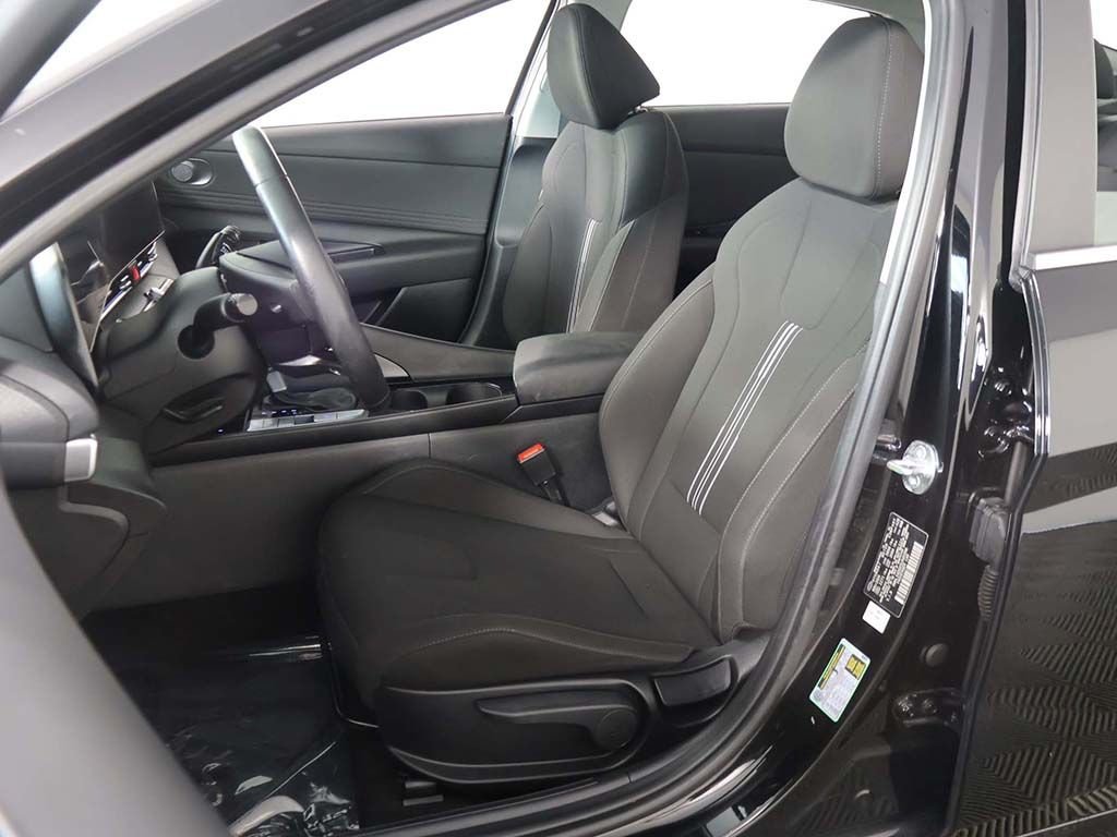 Used 2025 Black Hyundai SEL Convenience image 28