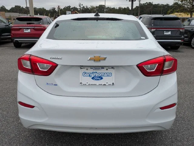Used 2018 Summit White Chevrolet LS image 5