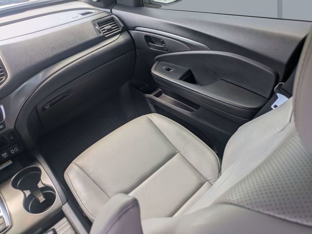 Used 2023 White Honda EX-L image 23