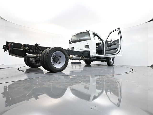 2024 Ford F-450 Super Duty Chassis Cab XL - Photo 37