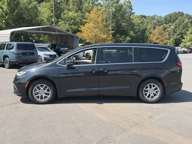 Used 2023 Black Chrysler Touring L image 3