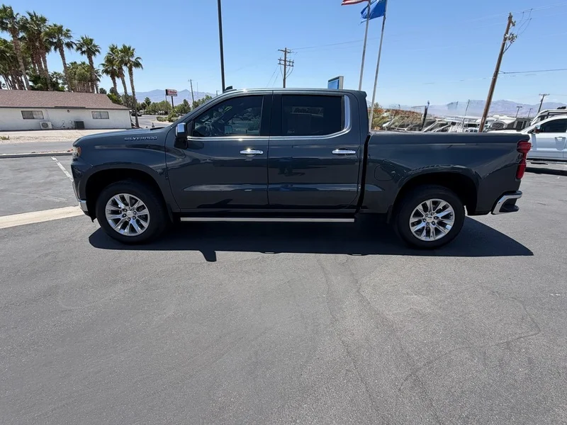 Used 2019 SHADOW GRAY METALLIC Chevrolet LTZ image 6