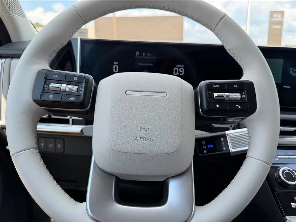 Used 2027 White Hyundai SE image 15