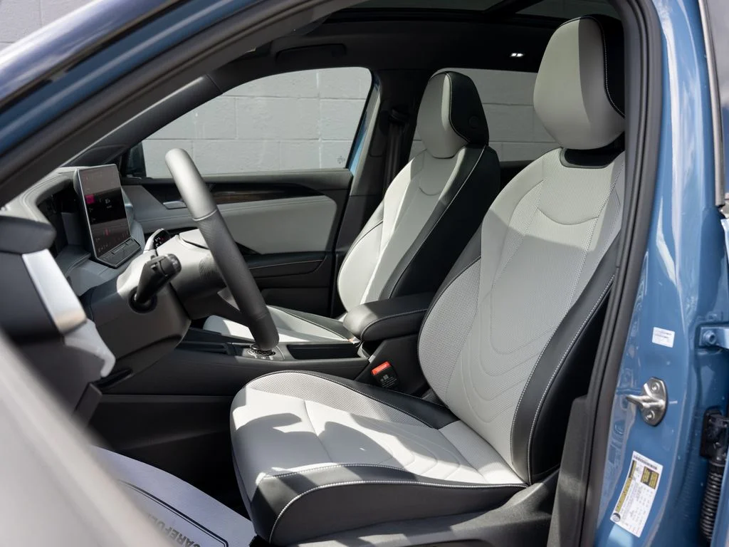 New 2026 Monterey Blue W/Deep Black Roof Volkswagen 2.0T SE R-Line Black image 8