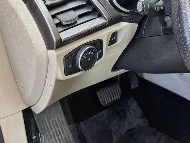 Used 2020 Blue Ford SE image 10