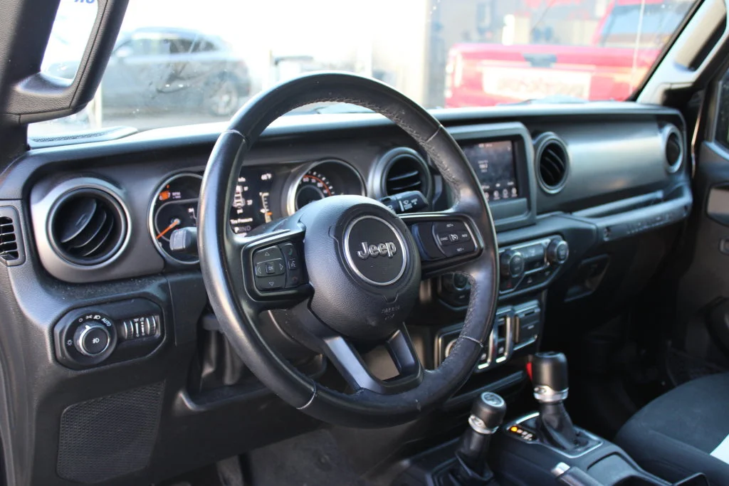 Used 2022 Black Jeep Sport S image 25