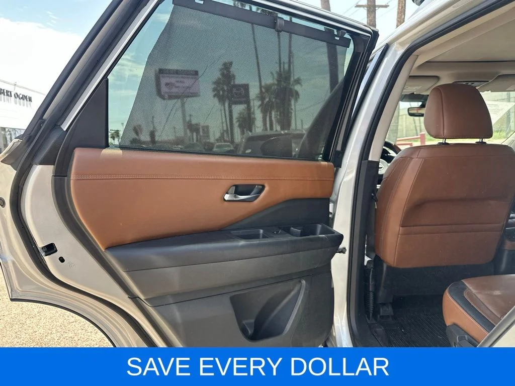 Used 2023 Silver Nissan Platinum image 17
