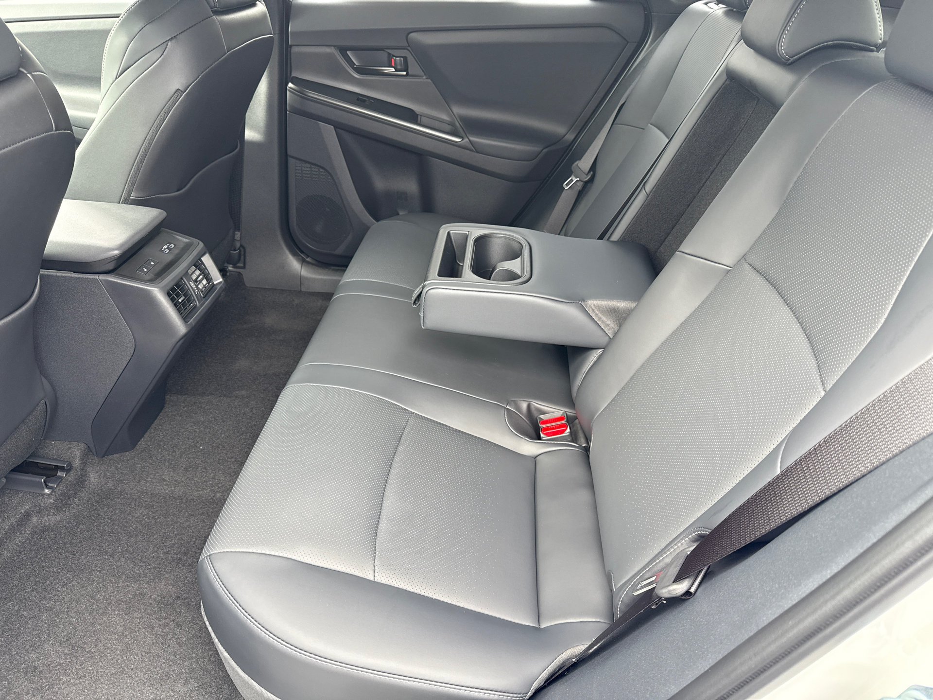 New 2026 Wind Chill Pearl with Midnight Black Metallic roof <sup>1</sup> Toyota  Limited image 20