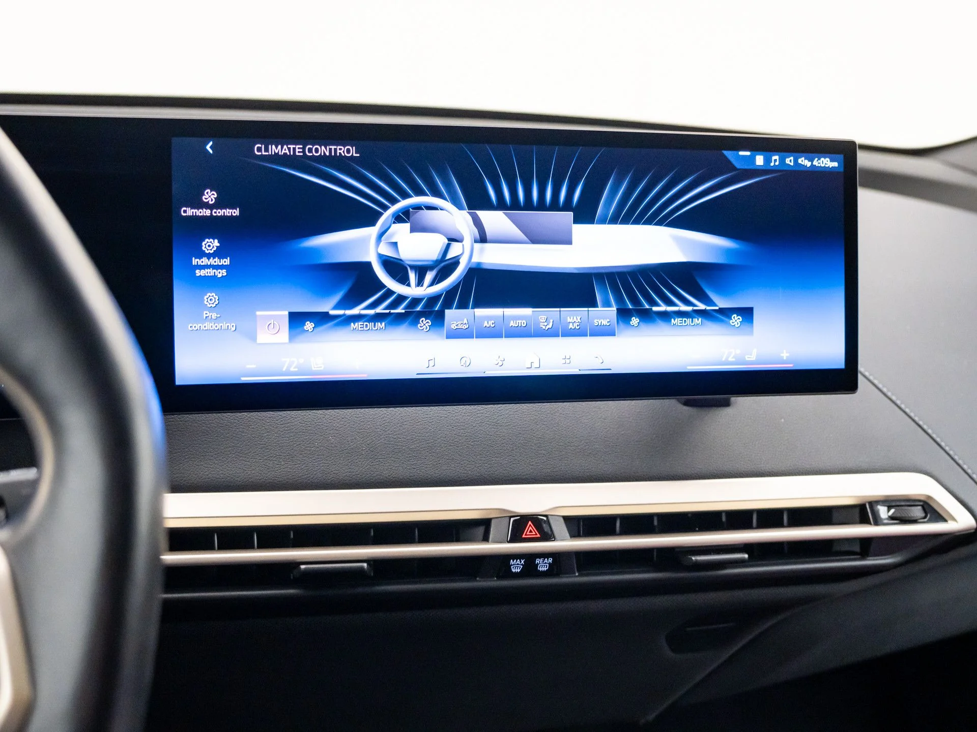 Used 2024 White BMW xDrive50 image 29