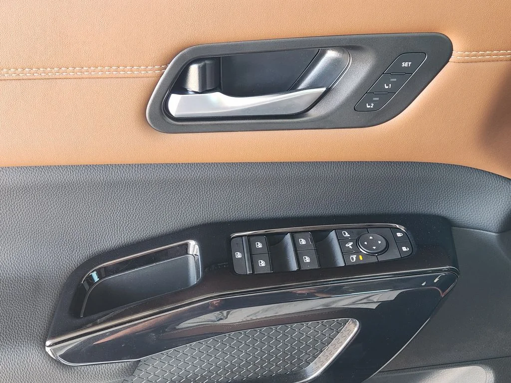 New 2026 Everest White Pearl TriCoat Nissan Platinum image 17