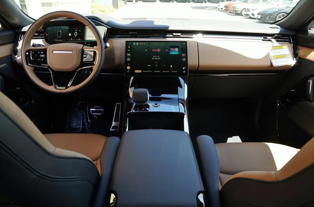 New 2026 Carpathian Grey Land Rover Dynamic SE image 10