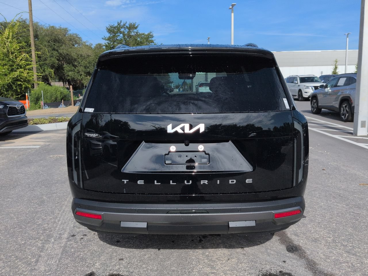New 2027 Ebony Black Kia S image 5