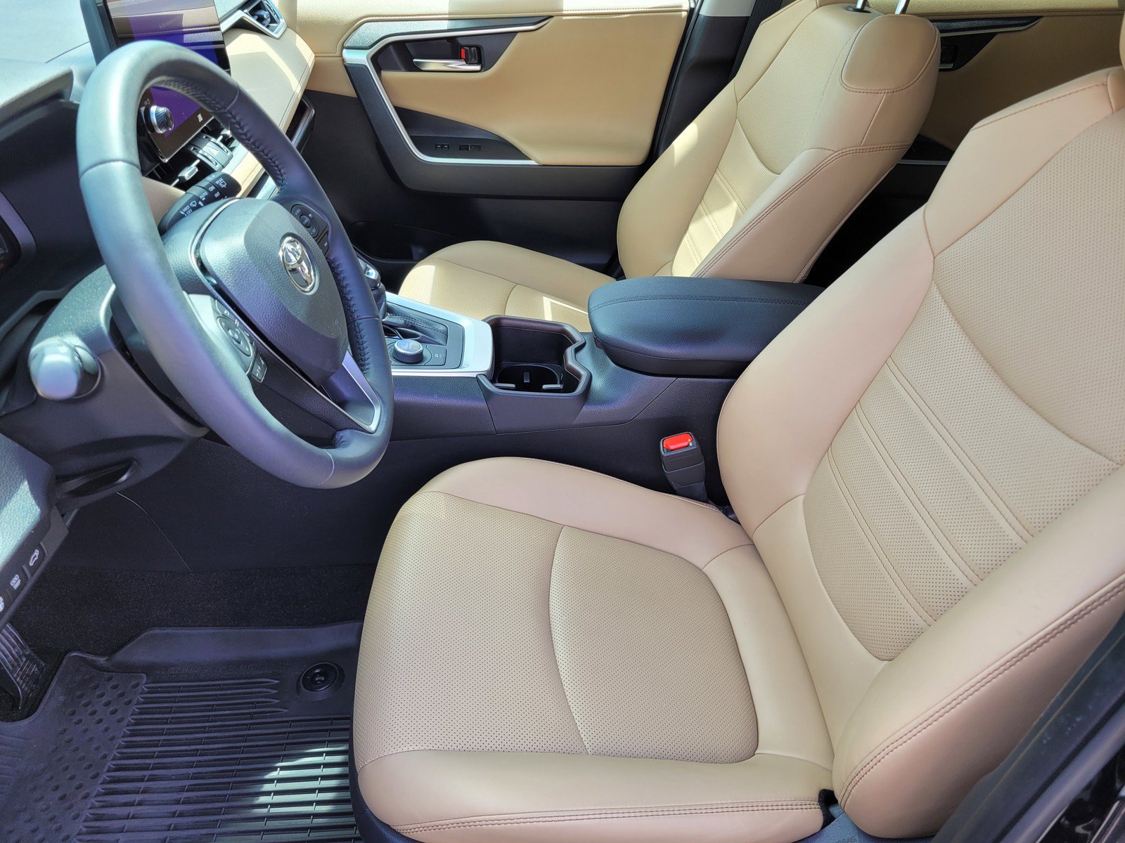 Used 2024  Toyota Hybrid Limited image 16