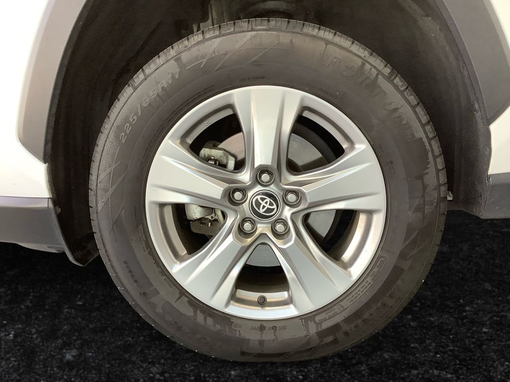 Used 2024 White Toyota XLE image 27