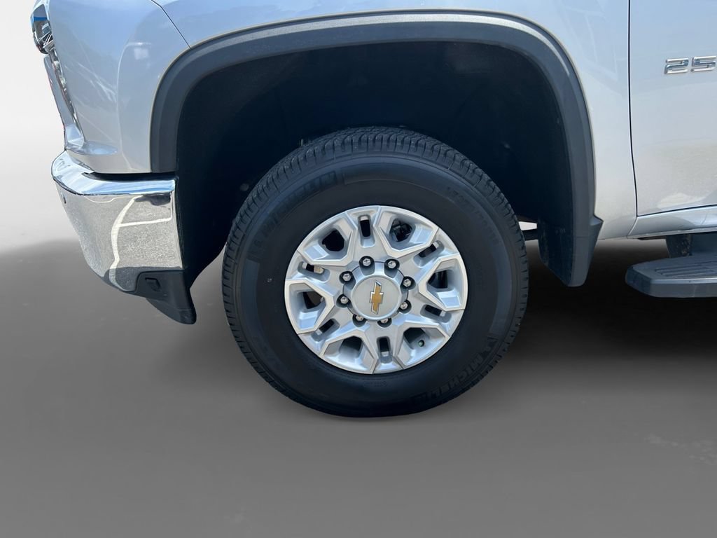Used 2022 Silver Ice Metallic Chevrolet LTZ image 15
