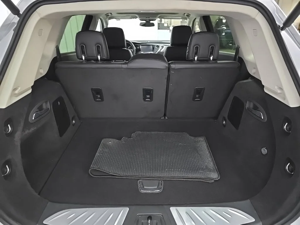 Used 2019 Silver Buick Essence image 14