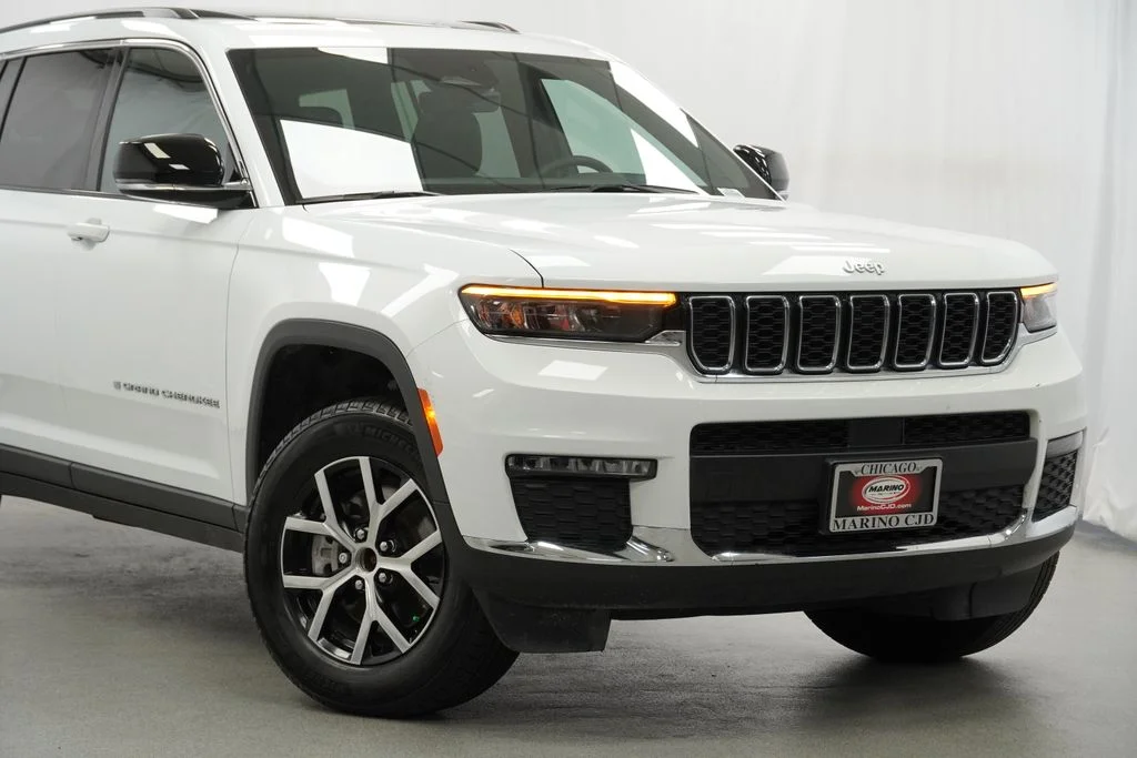 Used 2025 White Jeep Limited image 3