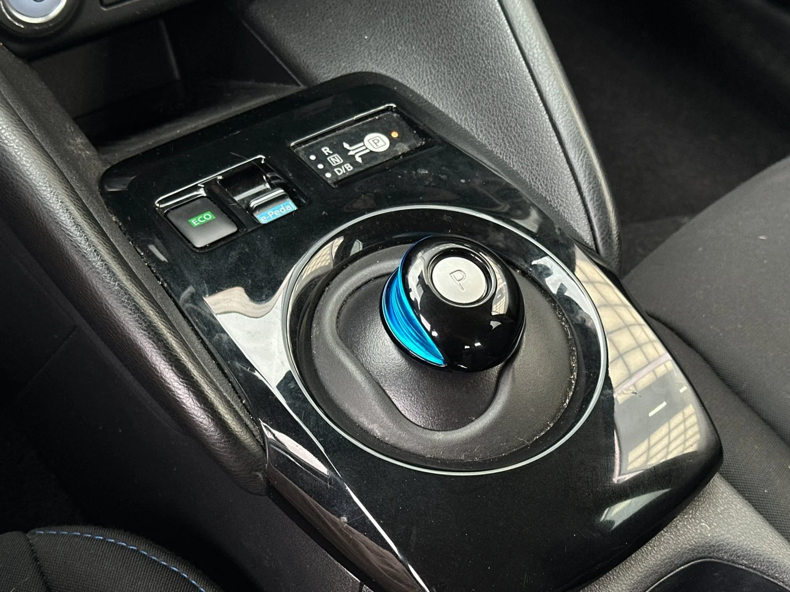 Used 2025 Super Black/Pearl White Nissan SV Plus image 19