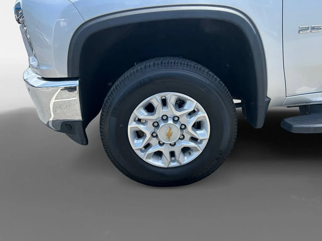 Used 2022 Silver Ice Metallic Chevrolet LTZ image 15