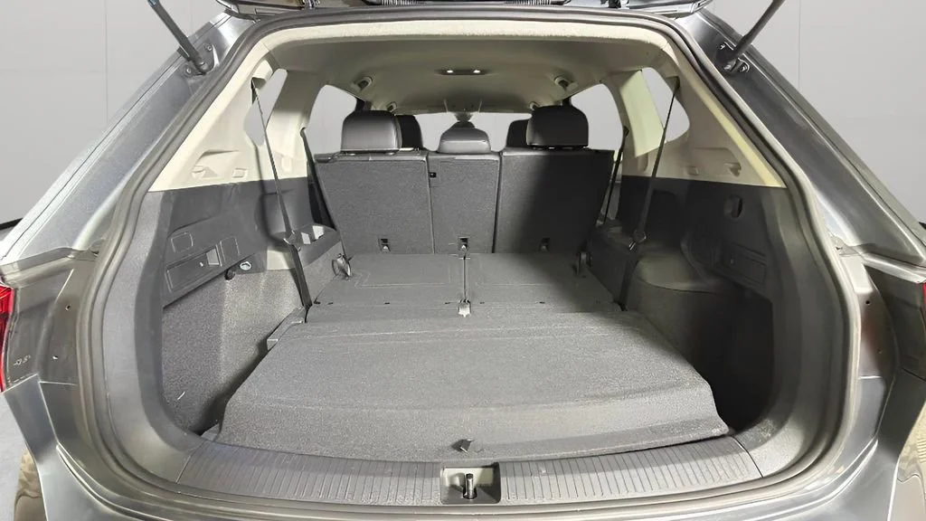 Used 2022 Gray Volkswagen 2.0T SE image 30