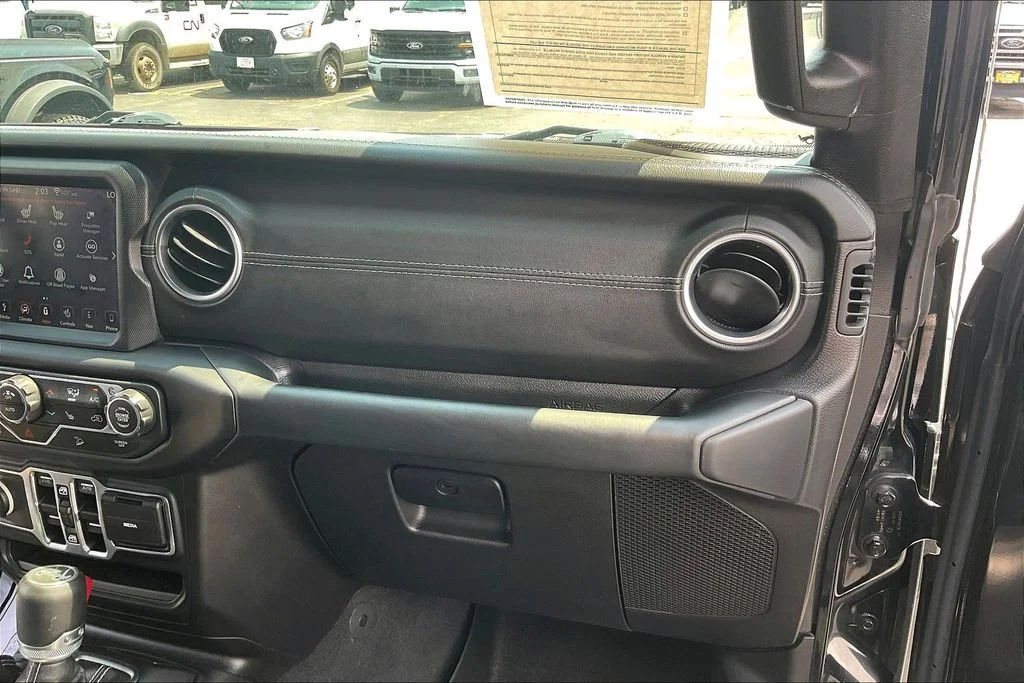Used 2018 Black Jeep Unlimited Sahara image 14