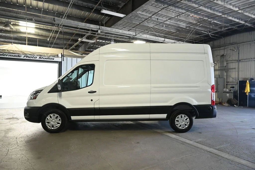 New 2025 Oxford White Ford Base image 5
