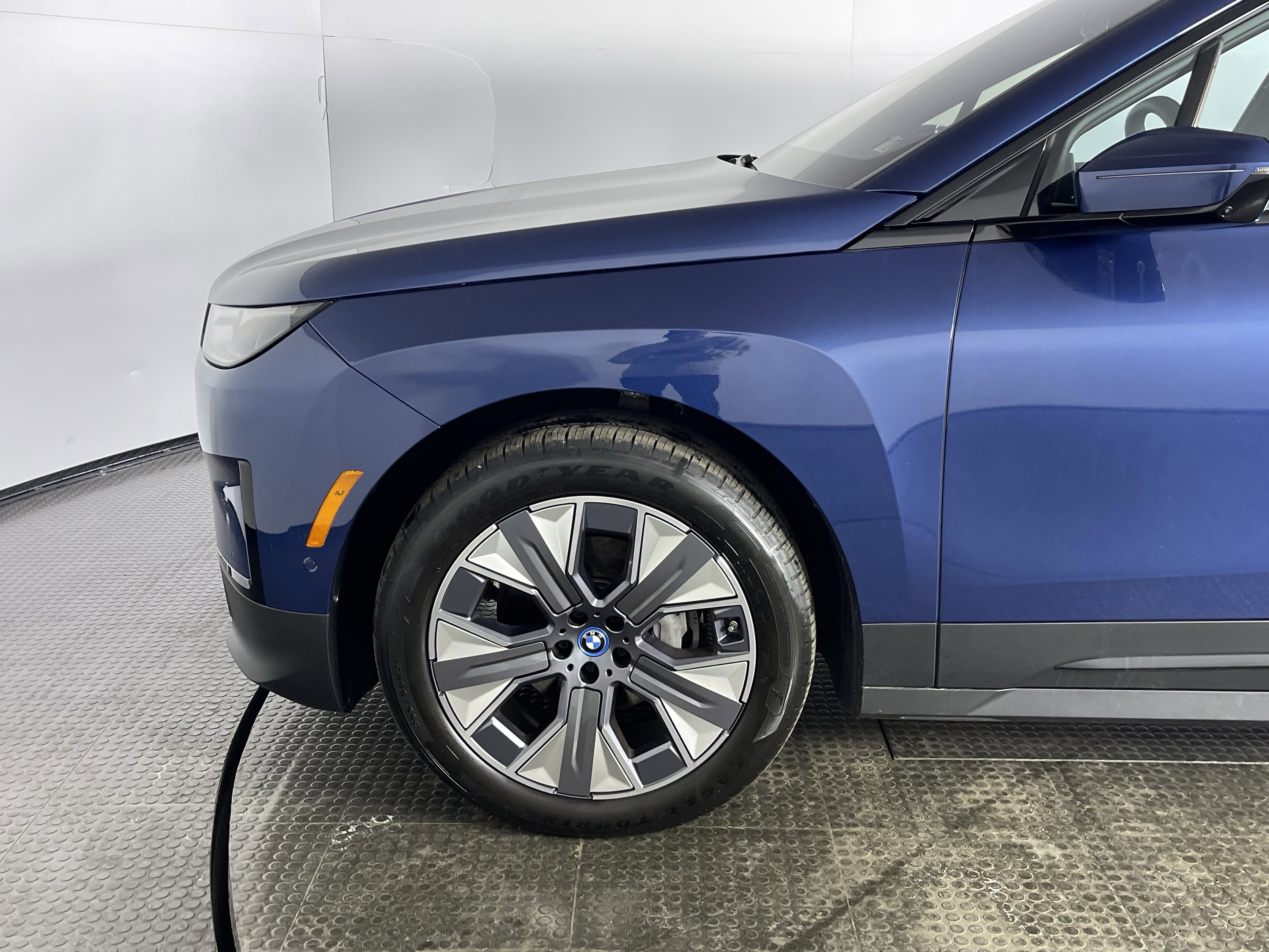 Certified Used 2025 Phytonic Blue Metallic BMW xDrive50 image 4