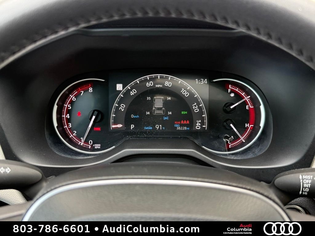 Used 2025 Beige Toyota XLE Premium image 28