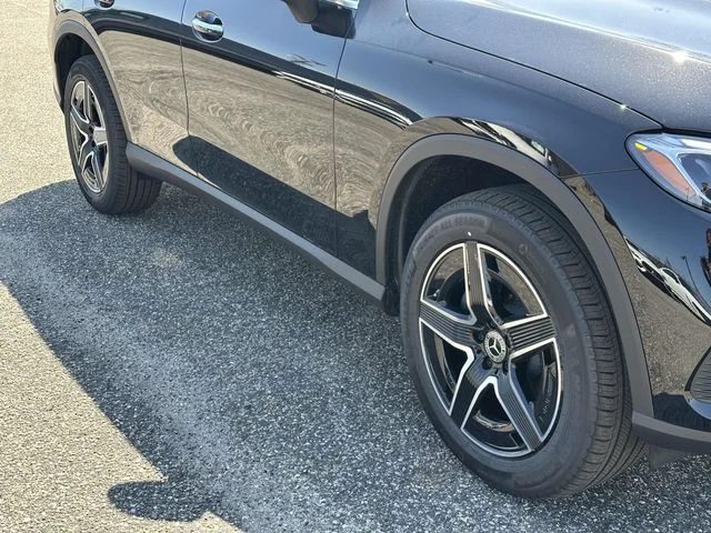New 2026 Black Mercedes-Benz GLC 300 image 11