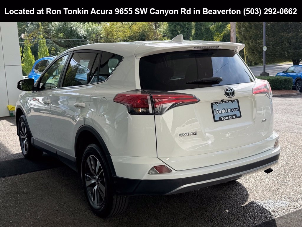 Used 2018 Super White Toyota XLE image 5