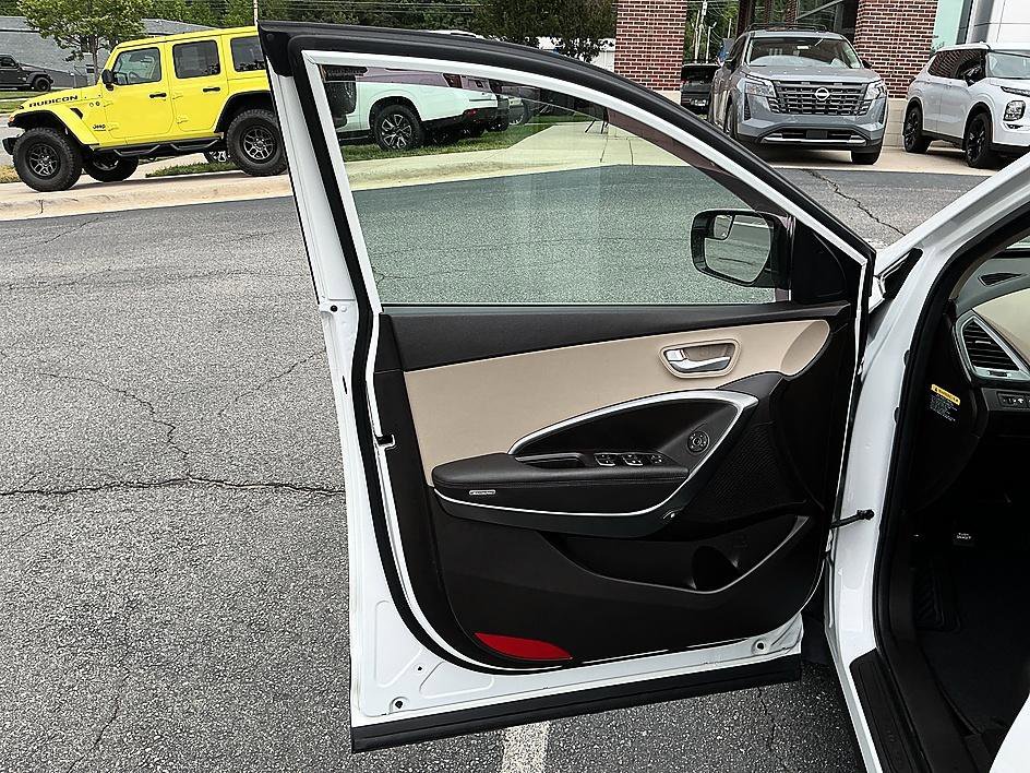 Used 2018 Pearl White Hyundai 2.4L image 12