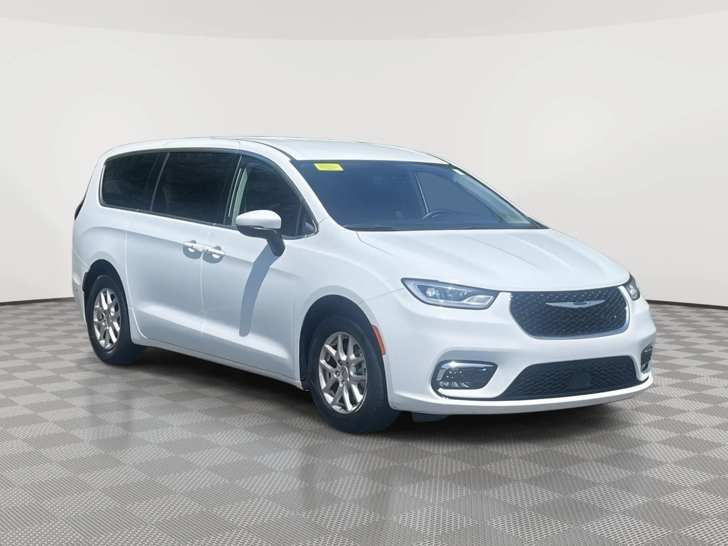 Used 2023 Bright White Clearcoat Chrysler Touring L image 3