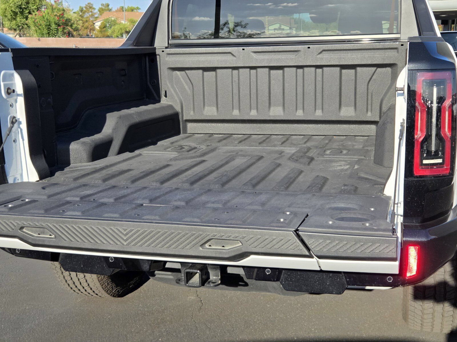 Used 2025 Interstellar White GMC 2X image 17