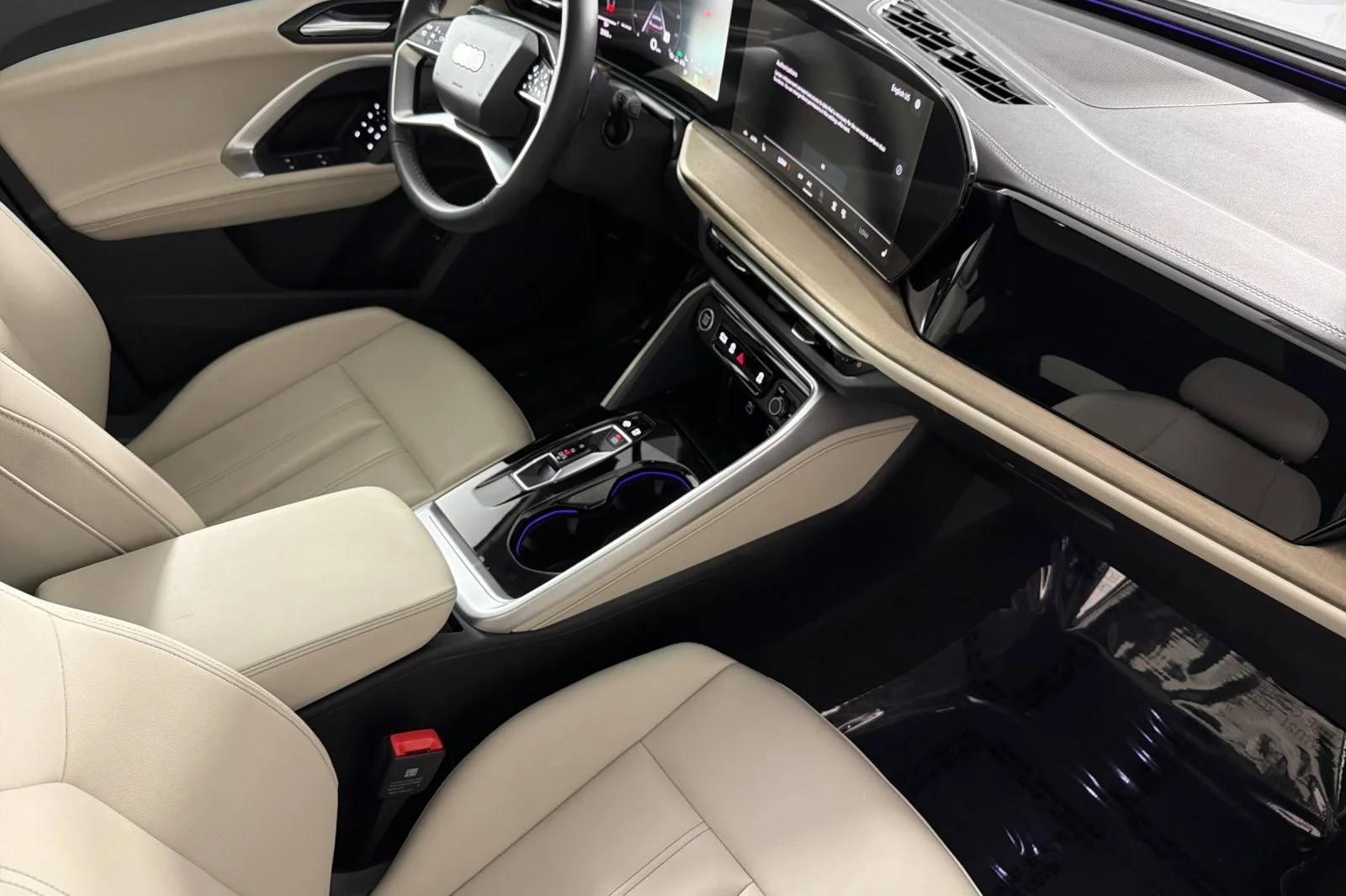 Used 2025 Glacier White Metallic Audi Premium 2.0 TFSI quattro image 15