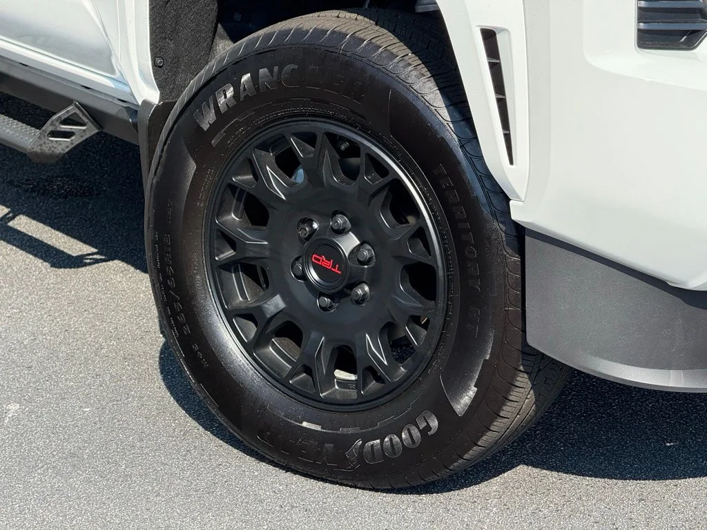 2025 Toyota Tacoma SR5 - Photo 15